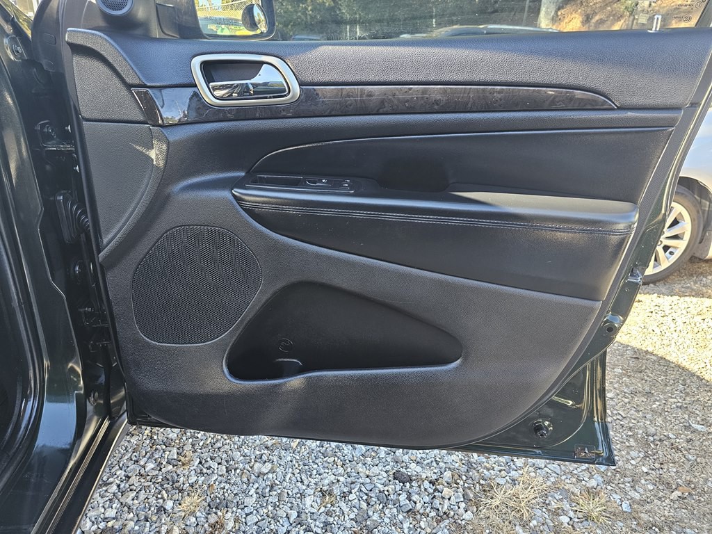 2011 Jeep Grand Cherokee Image 18