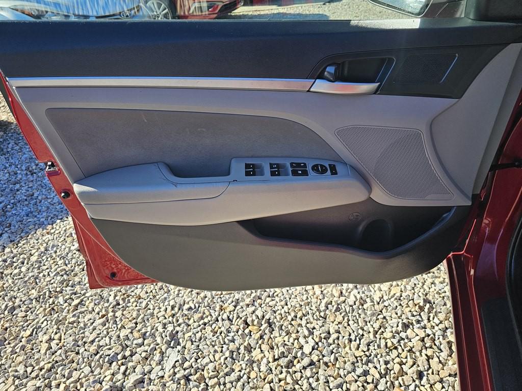 2019 Hyundai Elantra Image 12