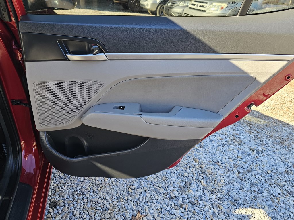 2019 Hyundai Elantra Image 16