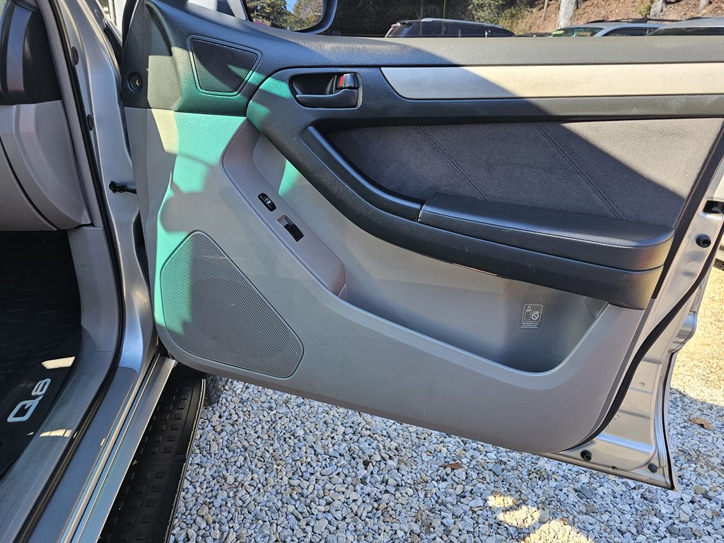 2005 Toyota 4Runner Image 18