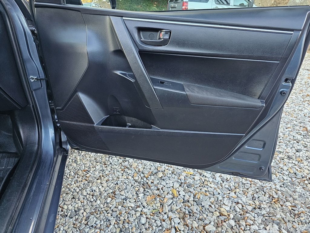 2016 Toyota Corolla Image 18