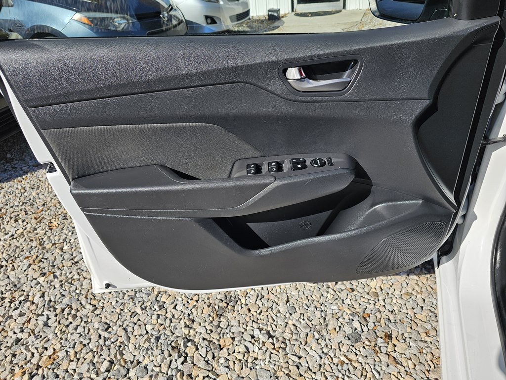 2022 Hyundai Accent Image 12