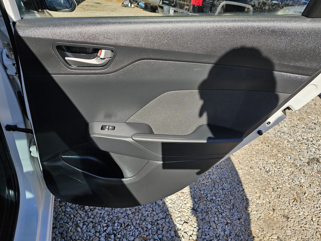 2022 Hyundai Accent Image 16