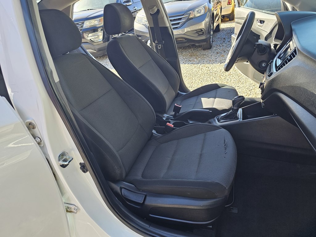 2022 Hyundai Accent Image 17