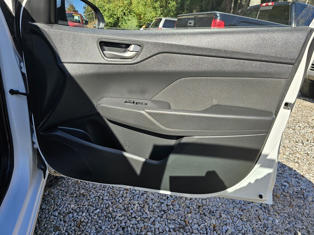 2022 Hyundai Accent Image 18