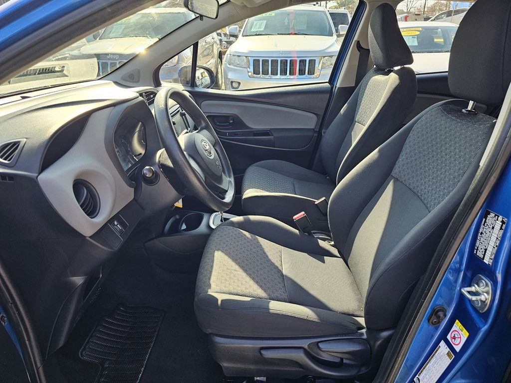 2015 Toyota Yaris Image 11