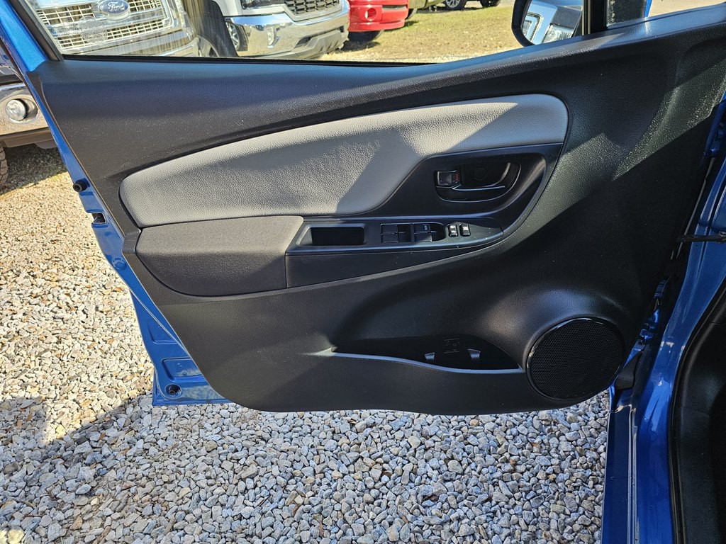 2015 Toyota Yaris Image 12