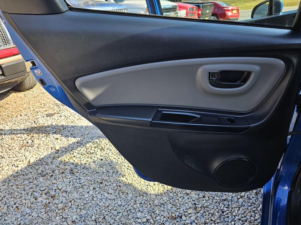 2015 Toyota Yaris Image 14