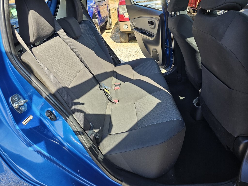 2015 Toyota Yaris Image 15