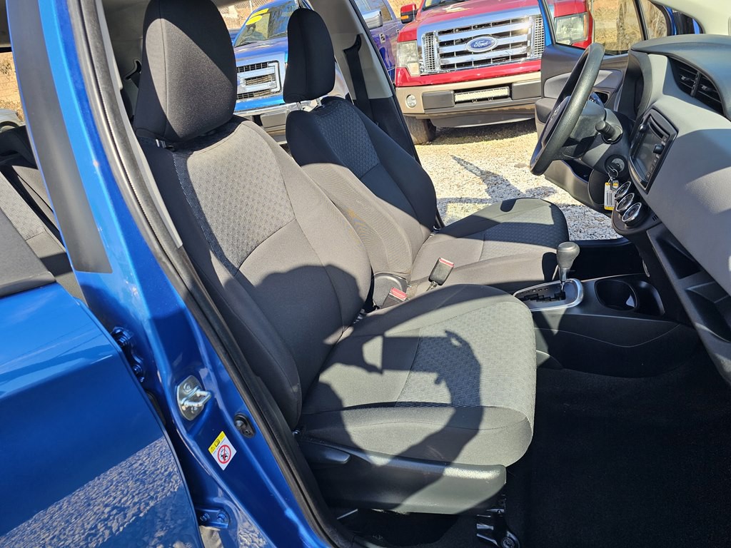 2015 Toyota Yaris Image 17