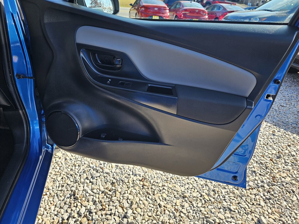 2015 Toyota Yaris Image 18