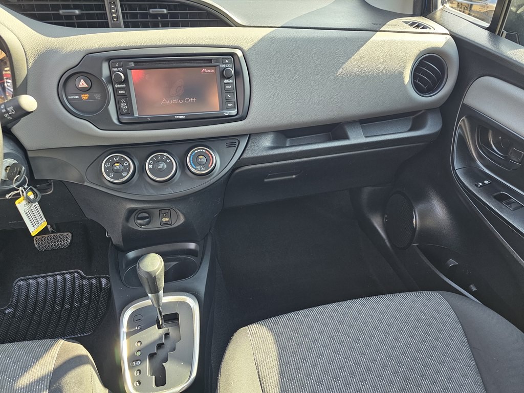2015 Toyota Yaris Image 22
