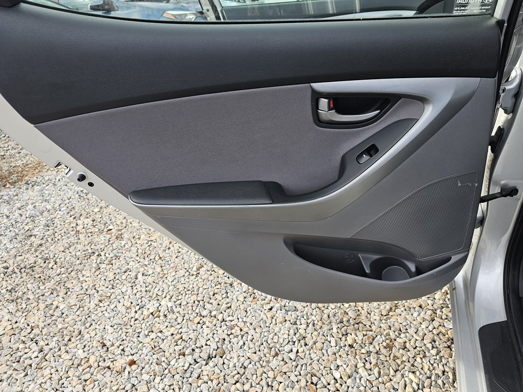 2016 Hyundai Elantra Image 14