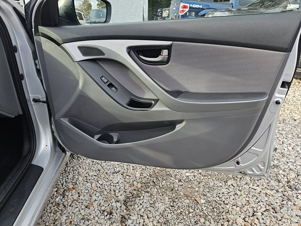 2016 Hyundai Elantra Image 18