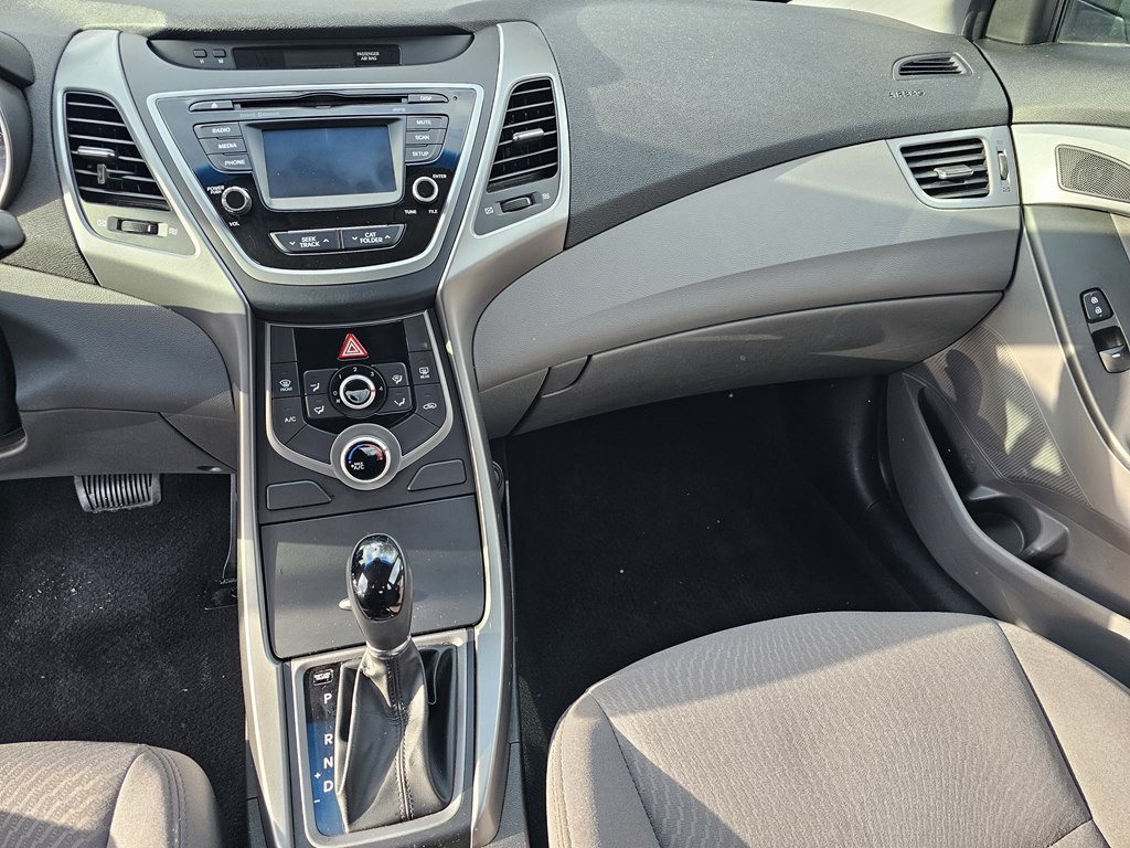 2016 Hyundai Elantra Image 22