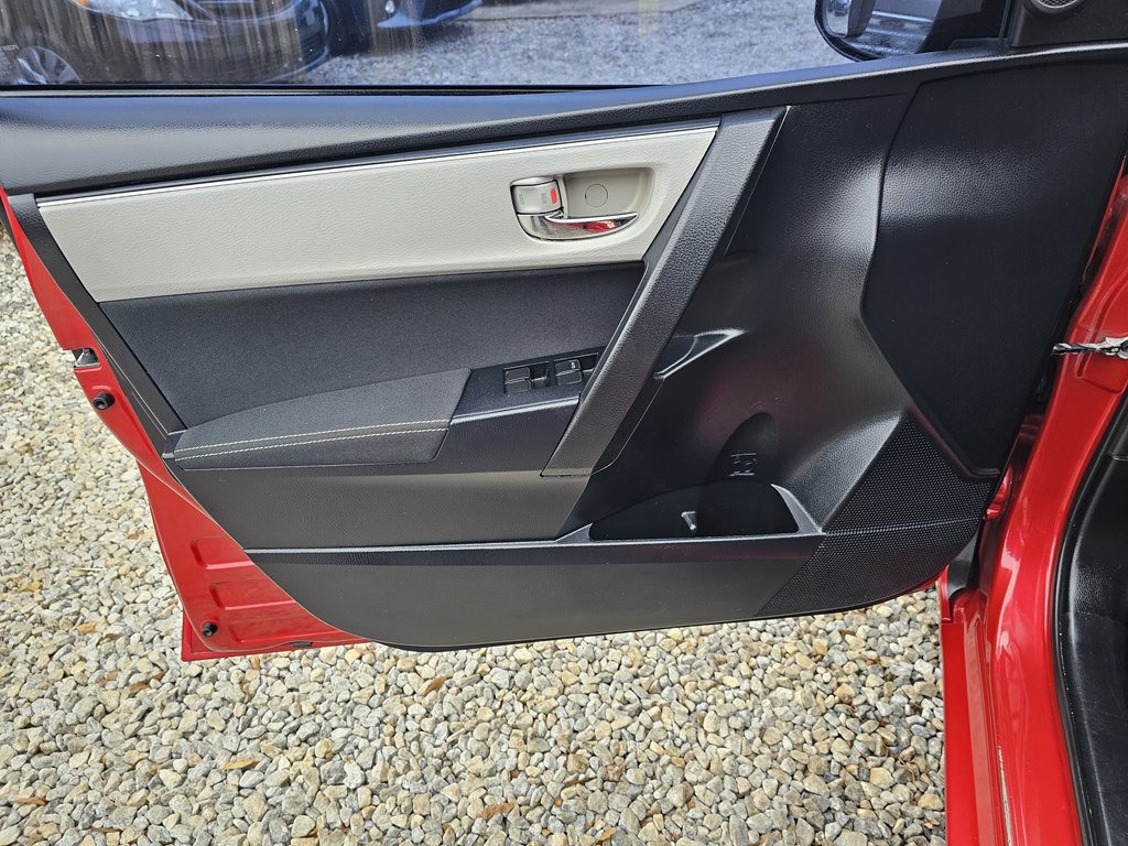 2017 Toyota Corolla Image 12