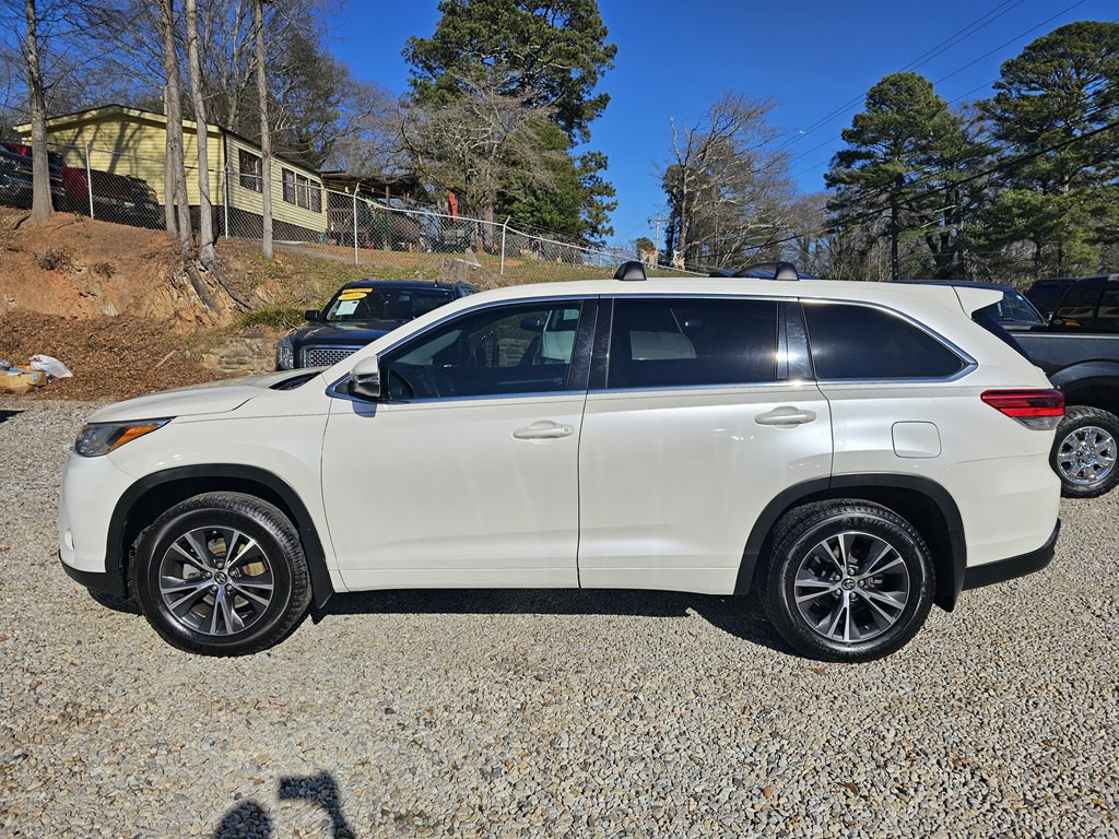 2018 Toyota Highlander Image 2
