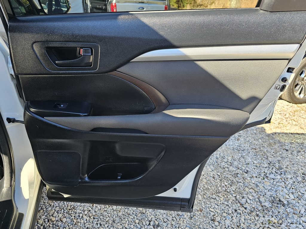 2018 Toyota Highlander Image 17