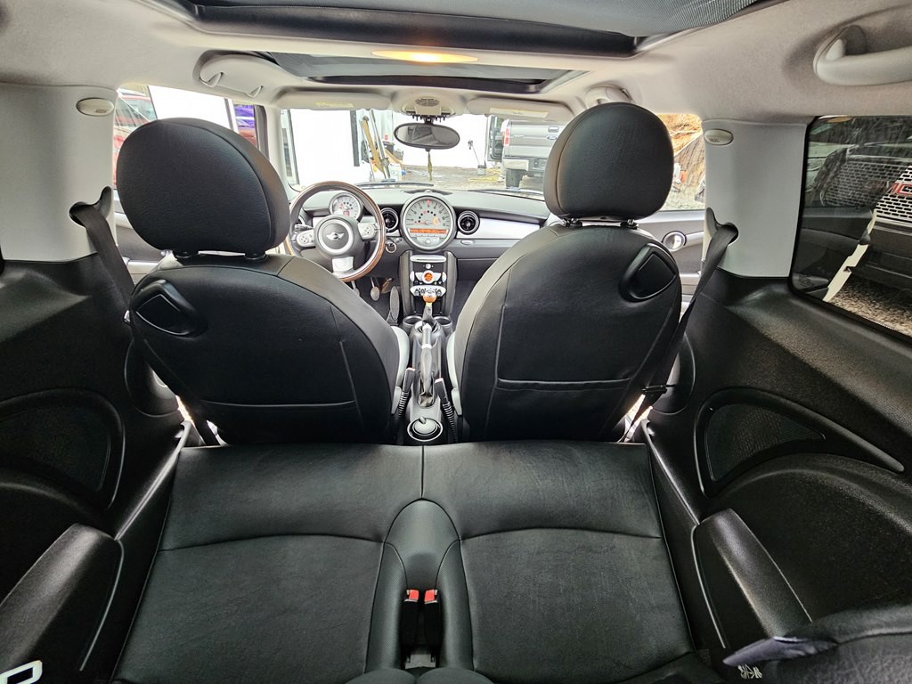 2007 MINI Cooper Image 16