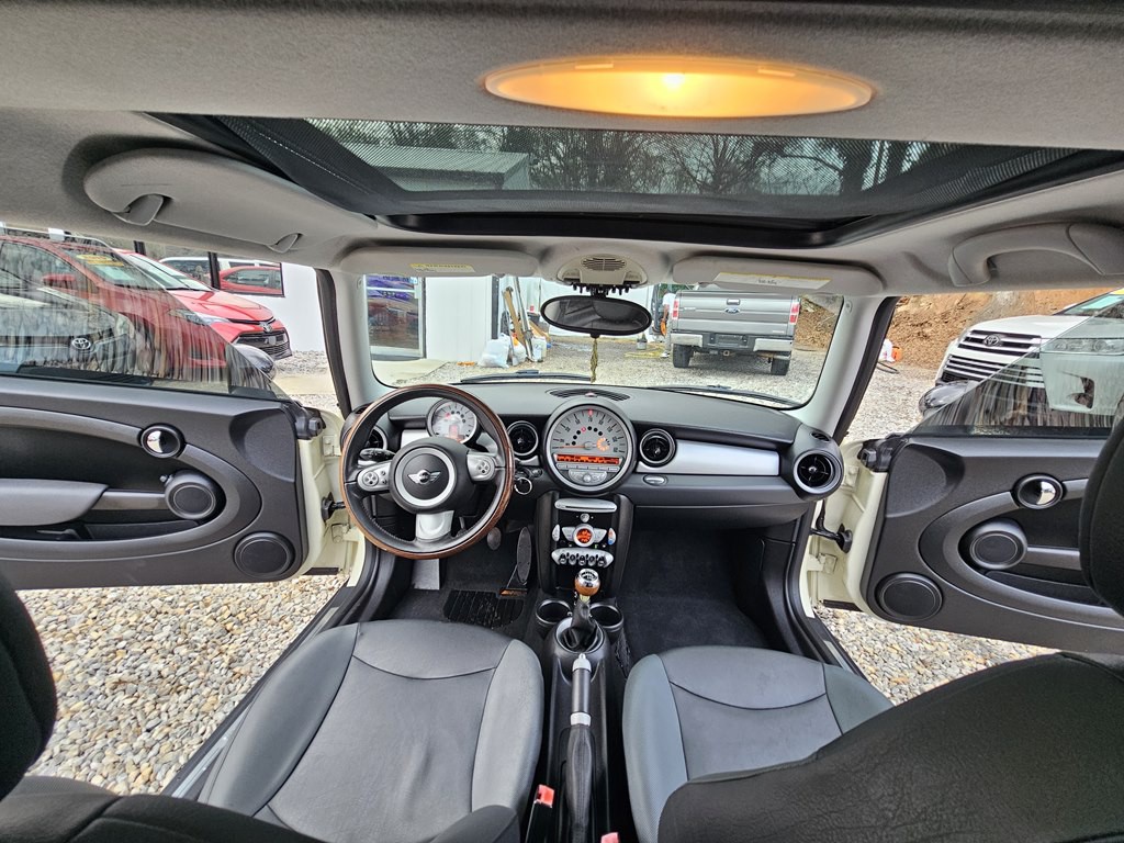 2007 MINI Cooper Image 17