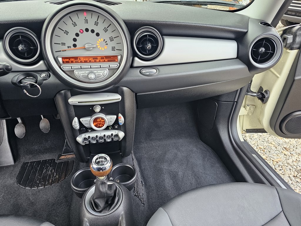 2007 MINI Cooper Image 18