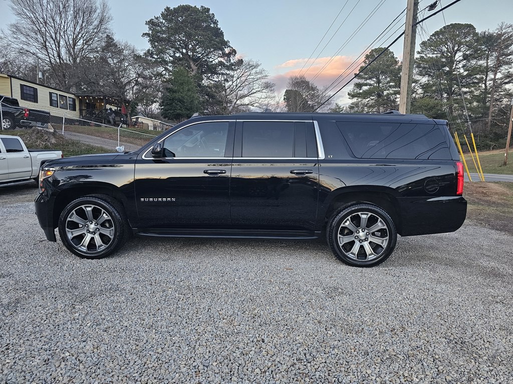 2018 Chevrolet Suburban Image 2