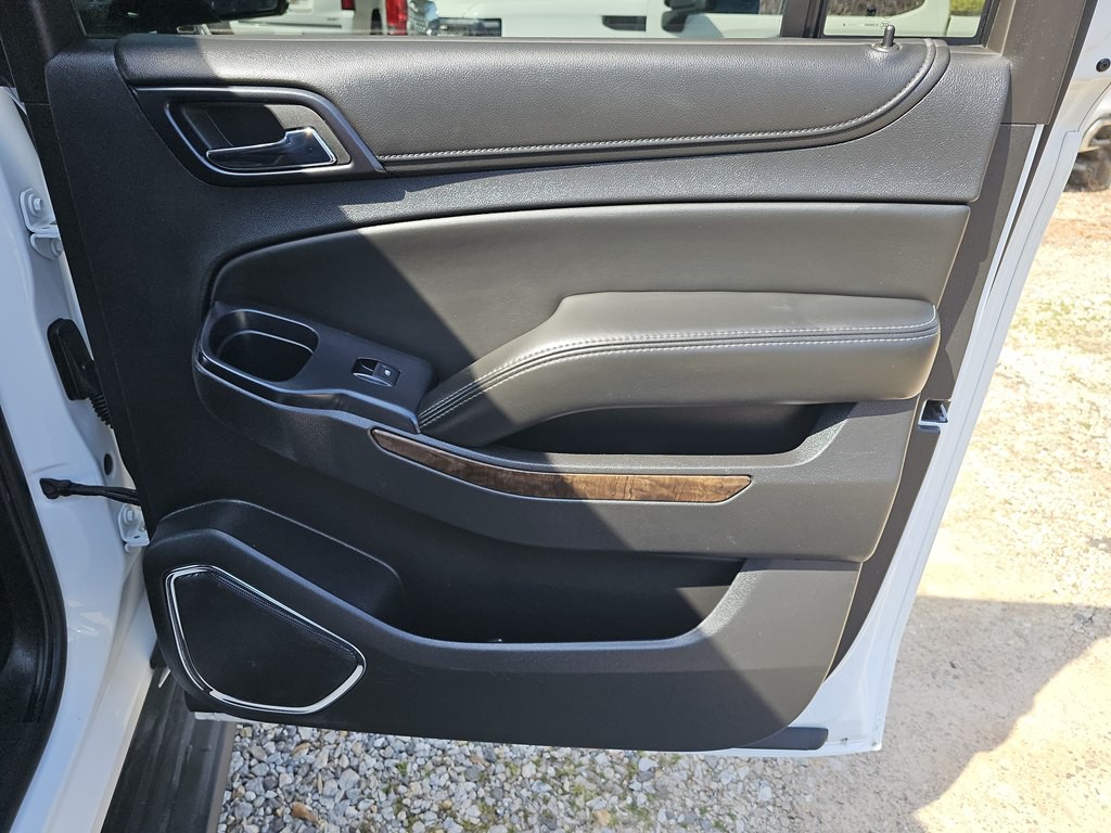 2015 Chevrolet Suburban Image 16