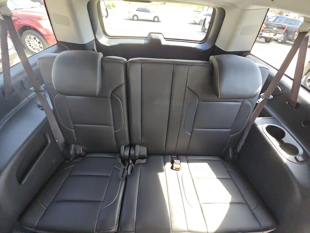 2015 Chevrolet Suburban Image 17