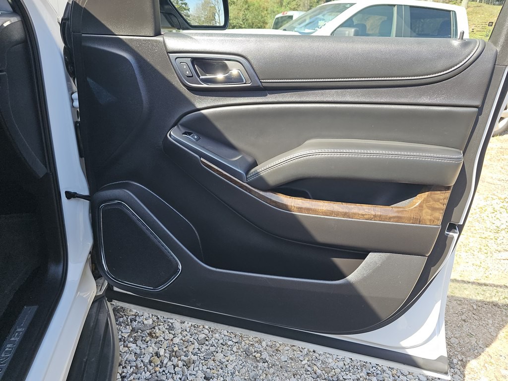 2015 Chevrolet Suburban Image 19