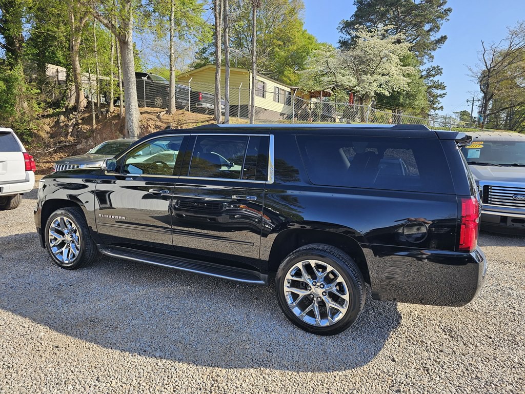 2017 Chevrolet Suburban Image 2