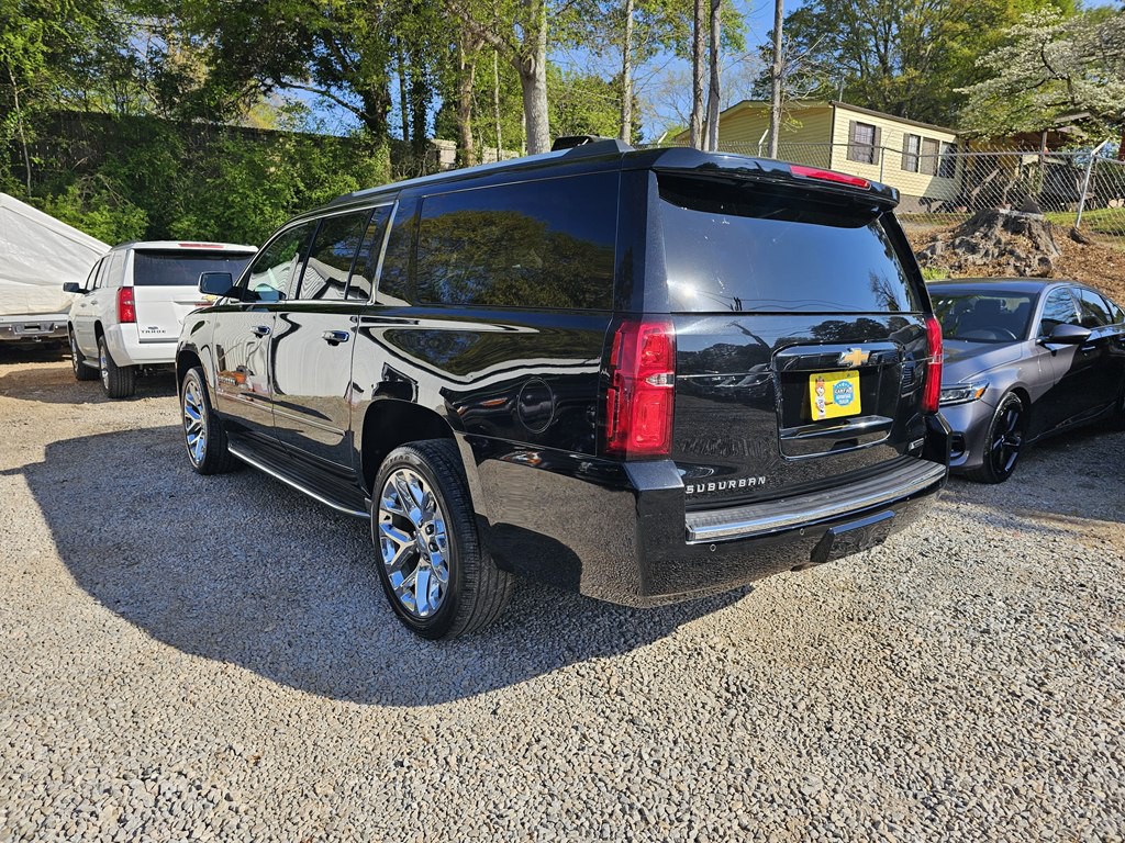 2017 Chevrolet Suburban Image 3