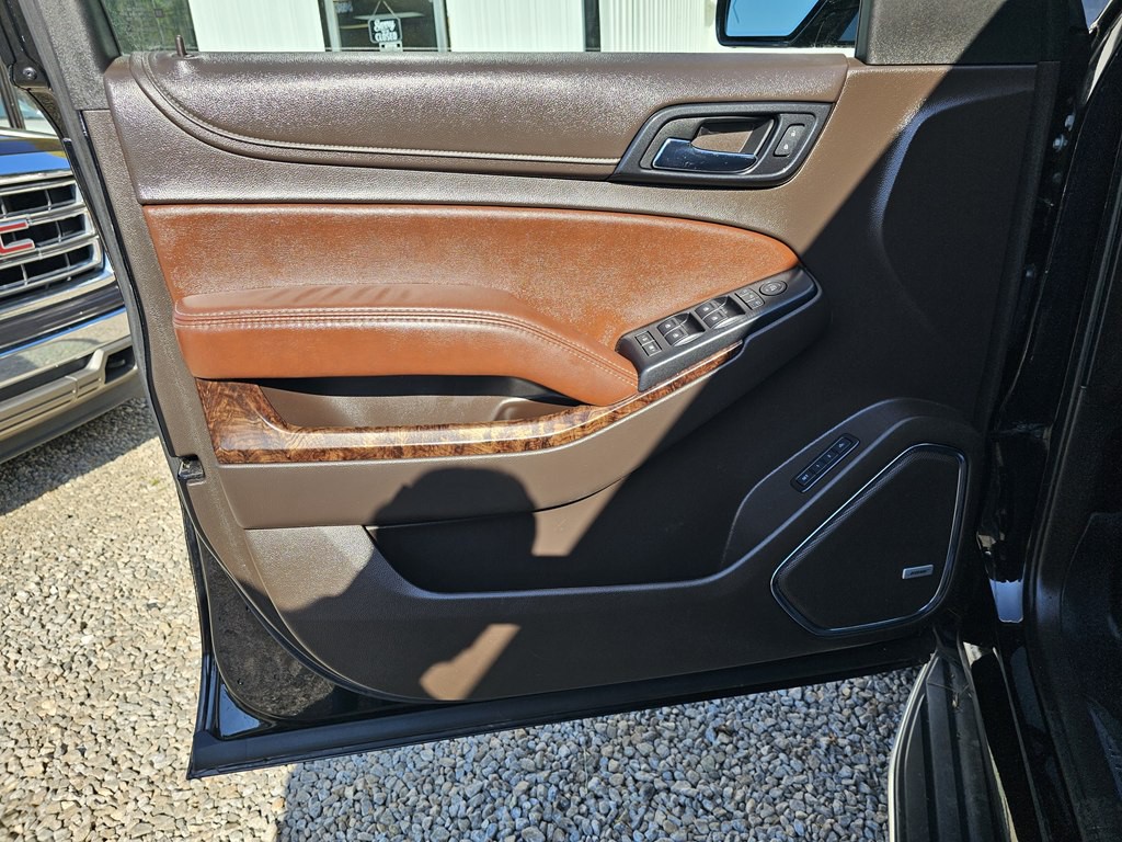 2017 Chevrolet Suburban Image 12