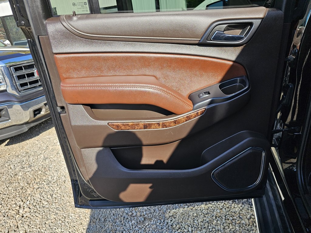 2017 Chevrolet Suburban Image 14