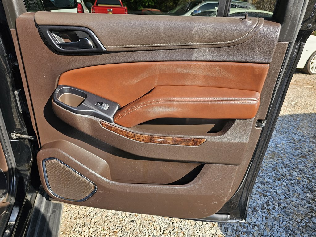 2017 Chevrolet Suburban Image 16