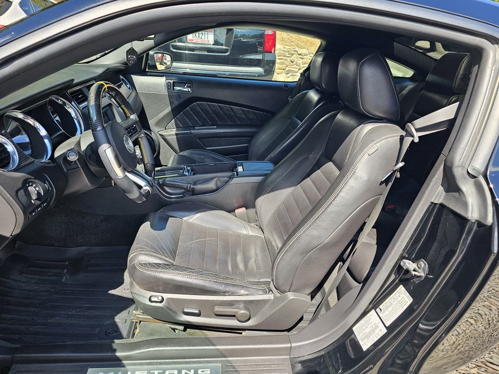 2012 Ford Mustang Image 11