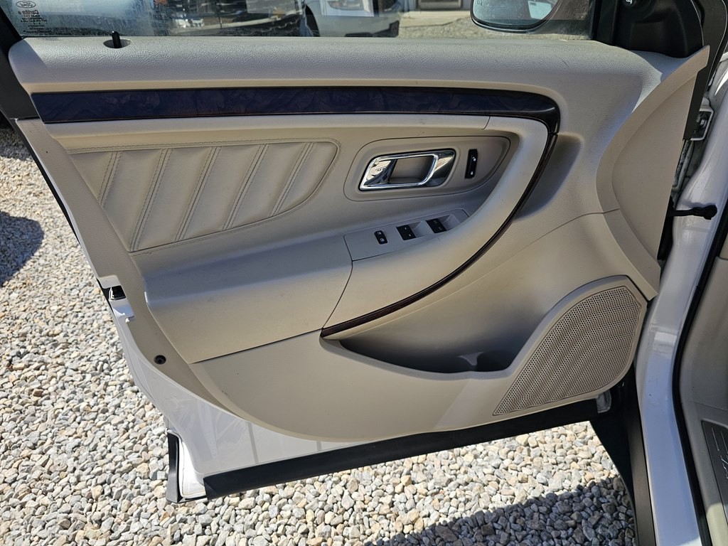 2012 Ford Taurus Image 12