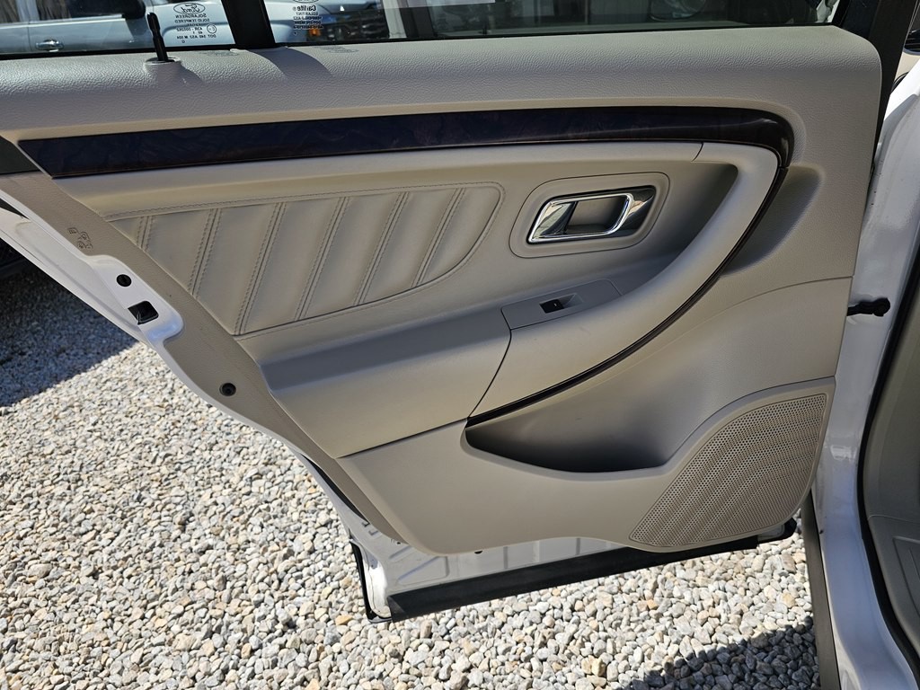 2012 Ford Taurus Image 14