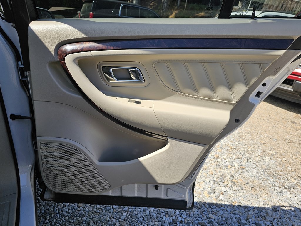 2012 Ford Taurus Image 16