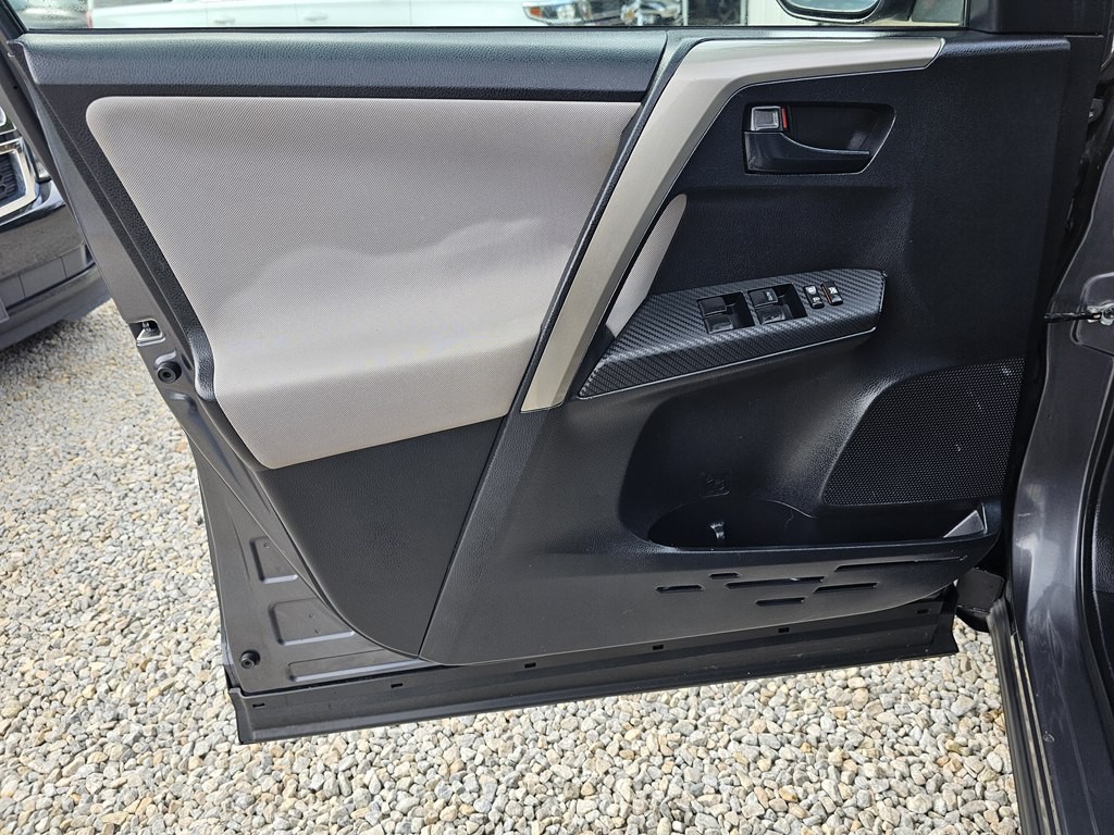 2015 Toyota Rav4 Image 12