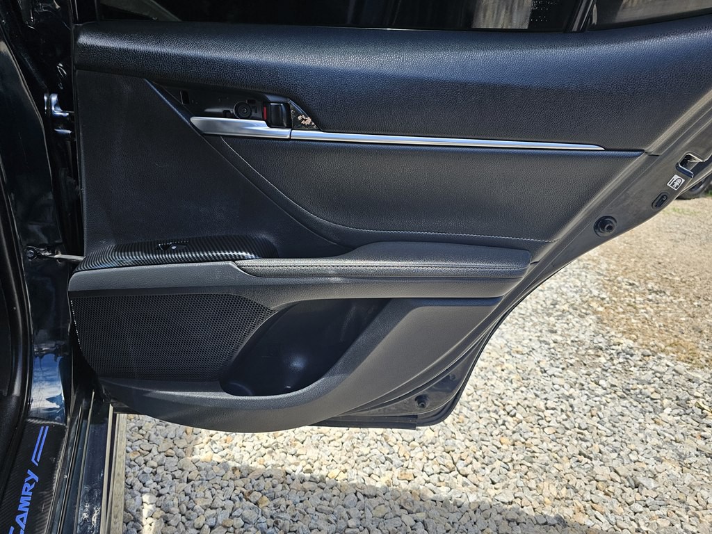 2018 Toyota Camry Image 16
