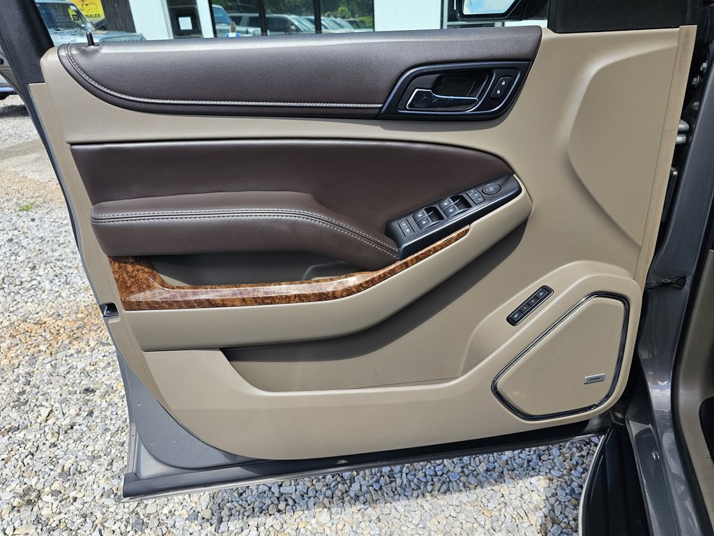 2017 Chevrolet Suburban Image 12
