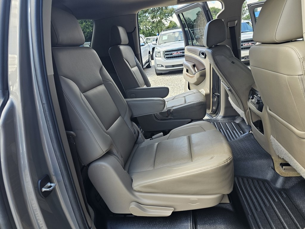 2017 Chevrolet Suburban Image 15