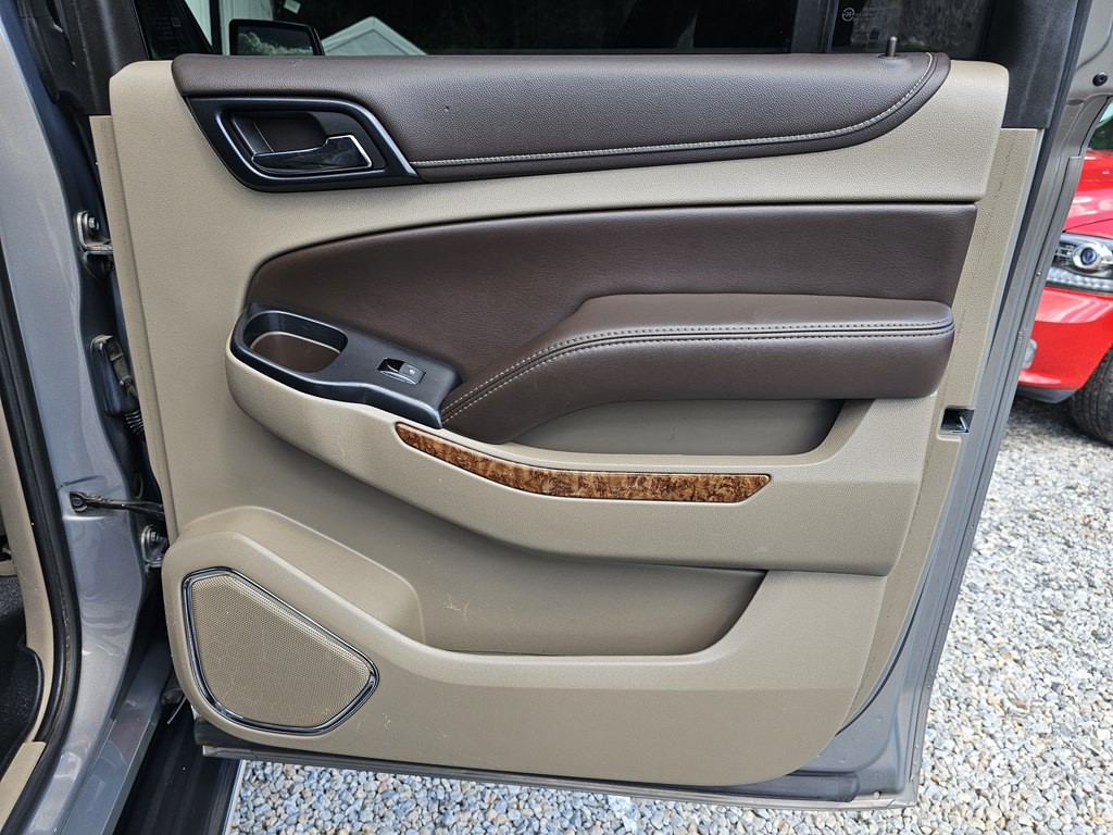 2017 Chevrolet Suburban Image 16