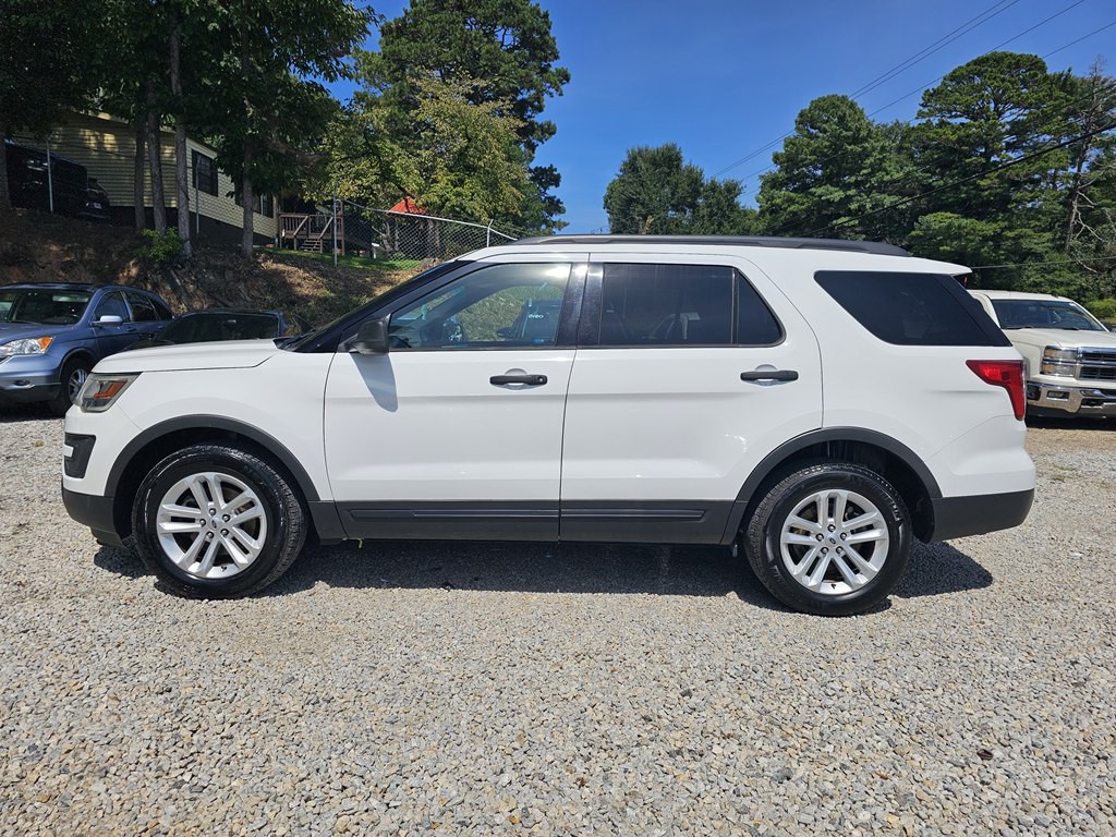 2017 Ford Explorer Image 2