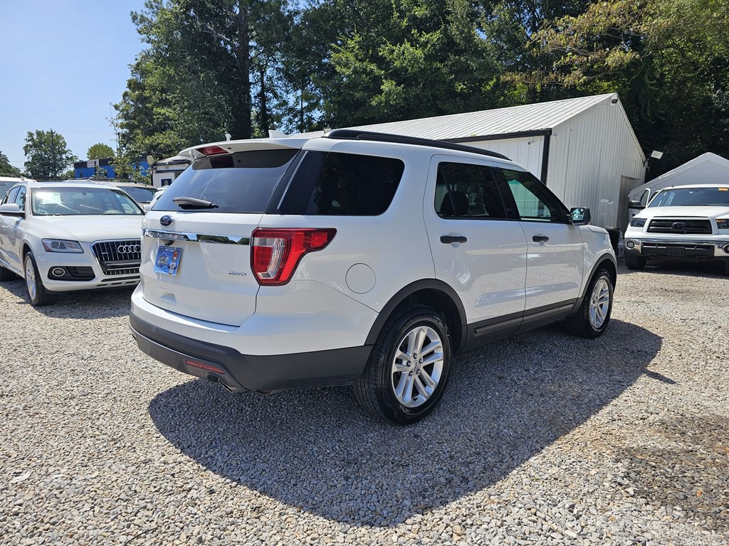2017 Ford Explorer Image 8
