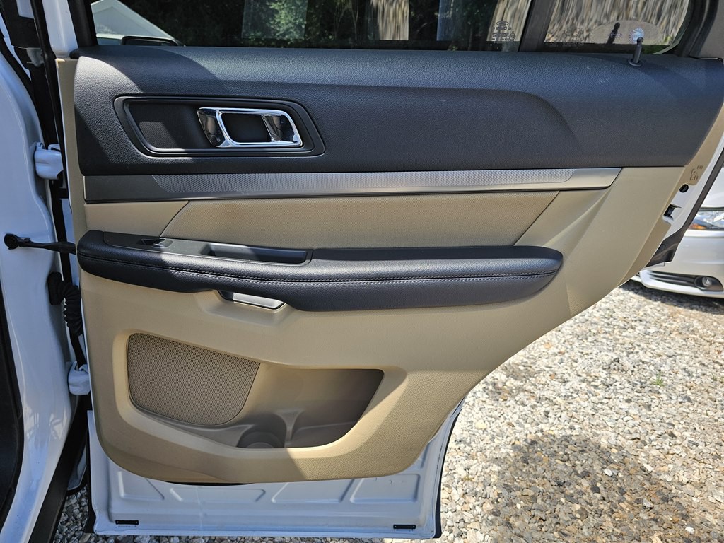 2017 Ford Explorer Image 16