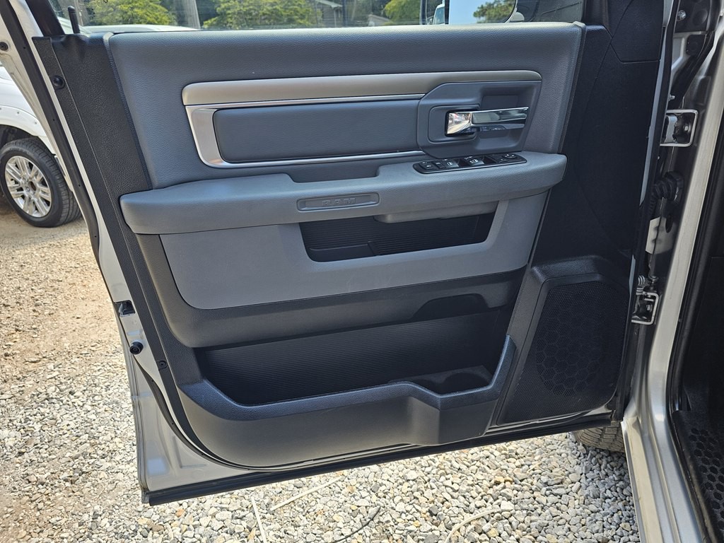 2016 RAM 1500 Image 12