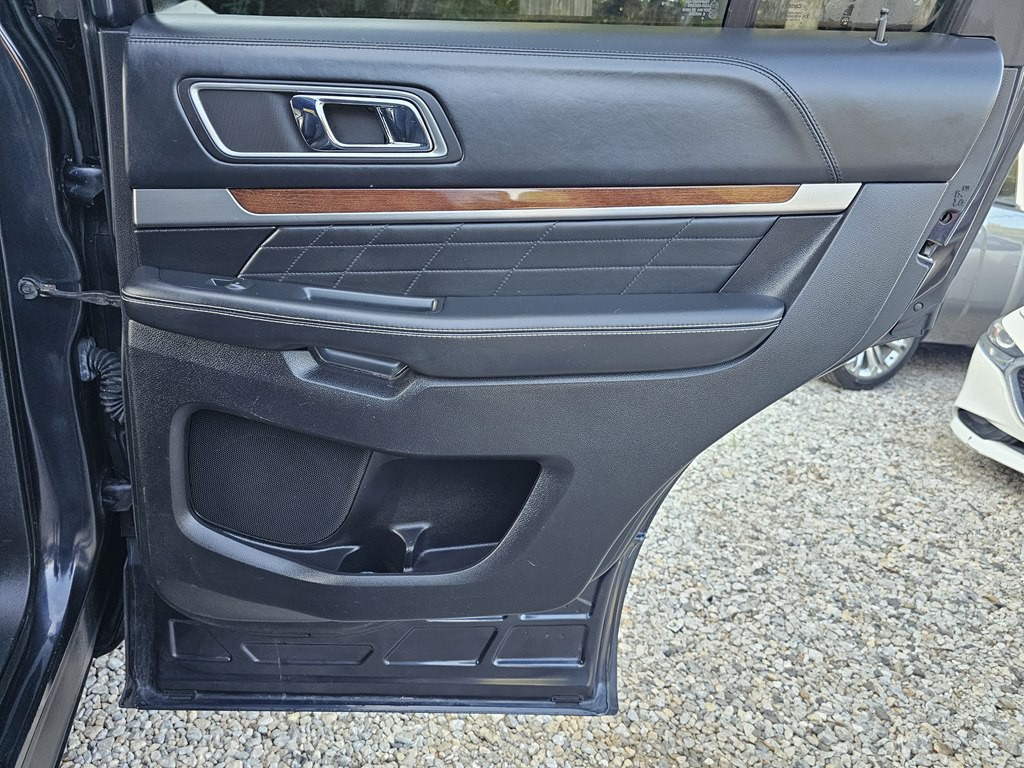 2017 Ford Explorer Image 16