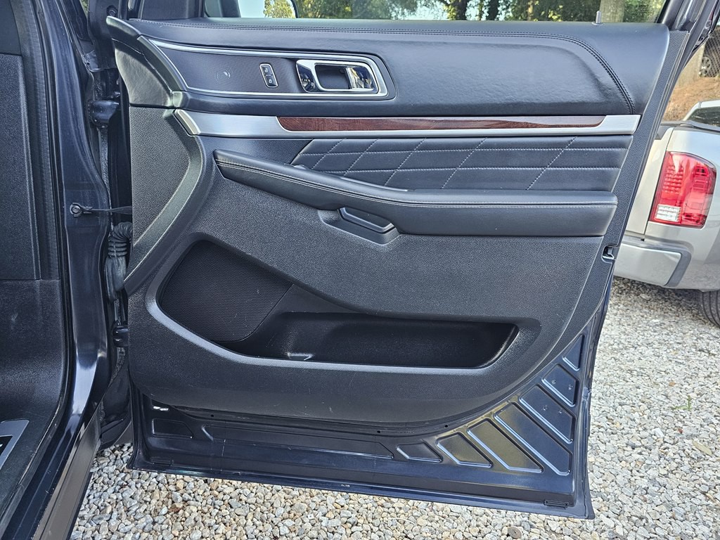 2017 Ford Explorer Image 18