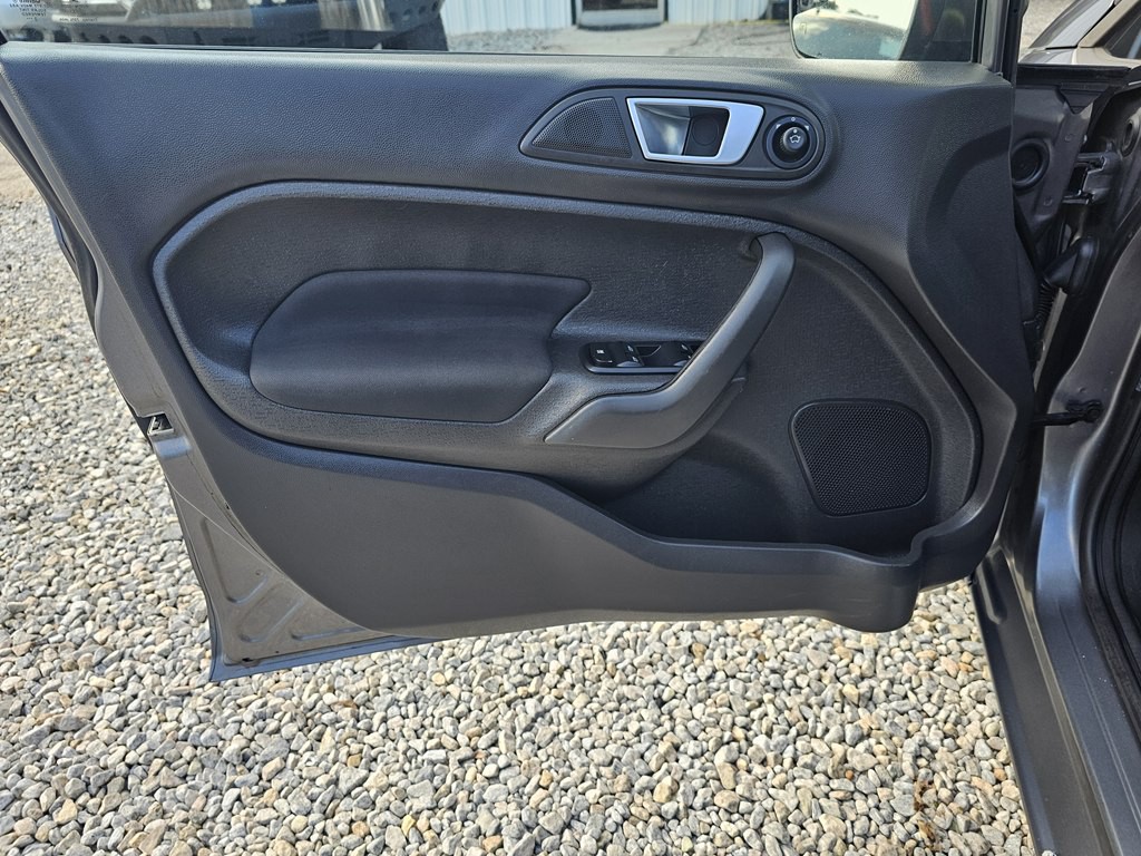 2014 Ford Fiesta Image 12